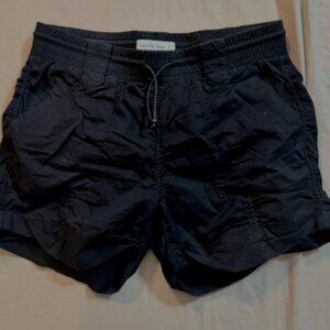 Vanilla Star brand black scrunchy khaki-style dressy shorts SIZE MEDIUM